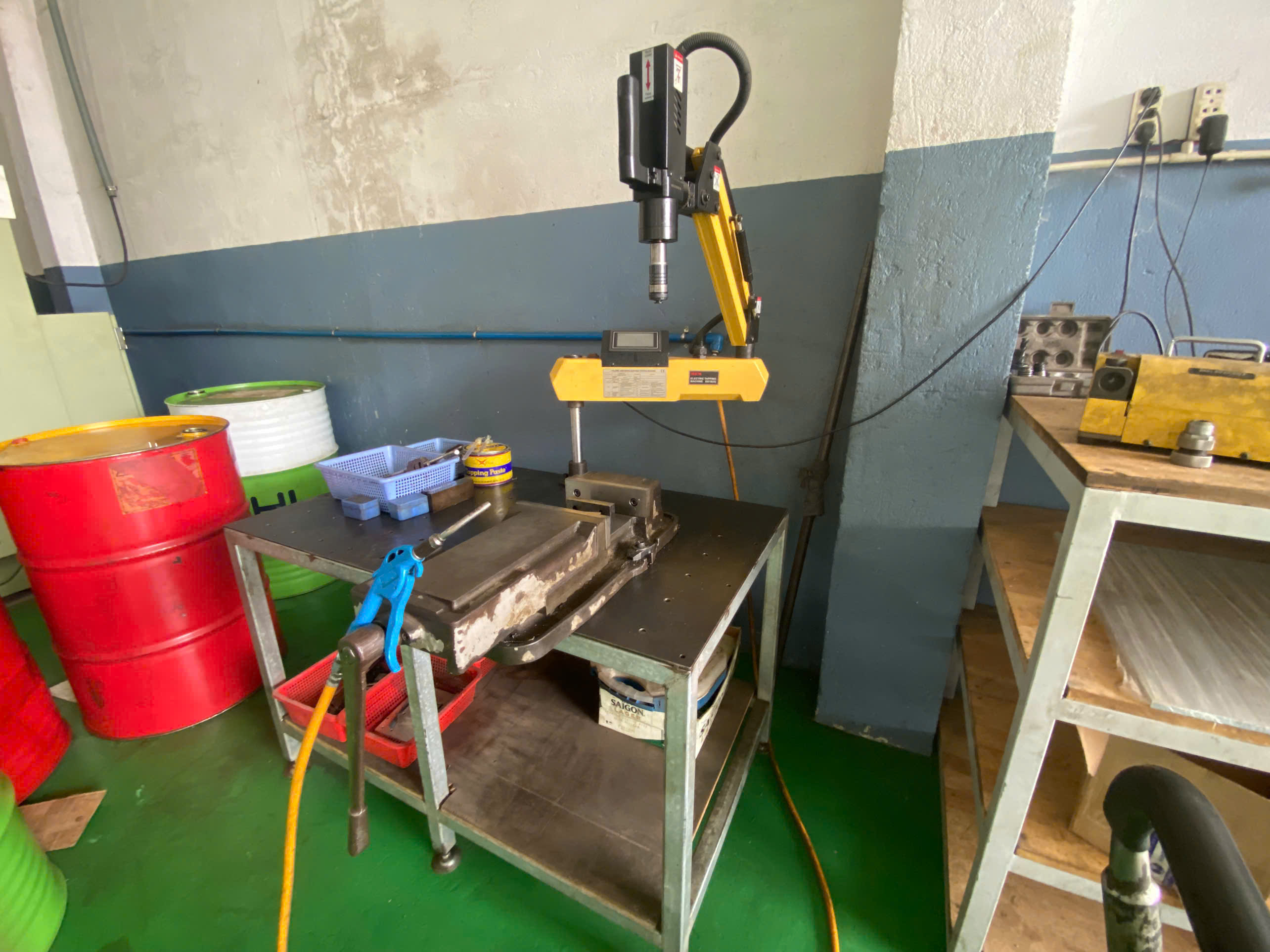 Folding arm servo electric tapping mahcine.jpg